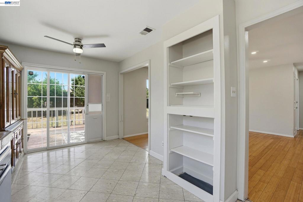 1087 Jensen Dr Property Photo 10