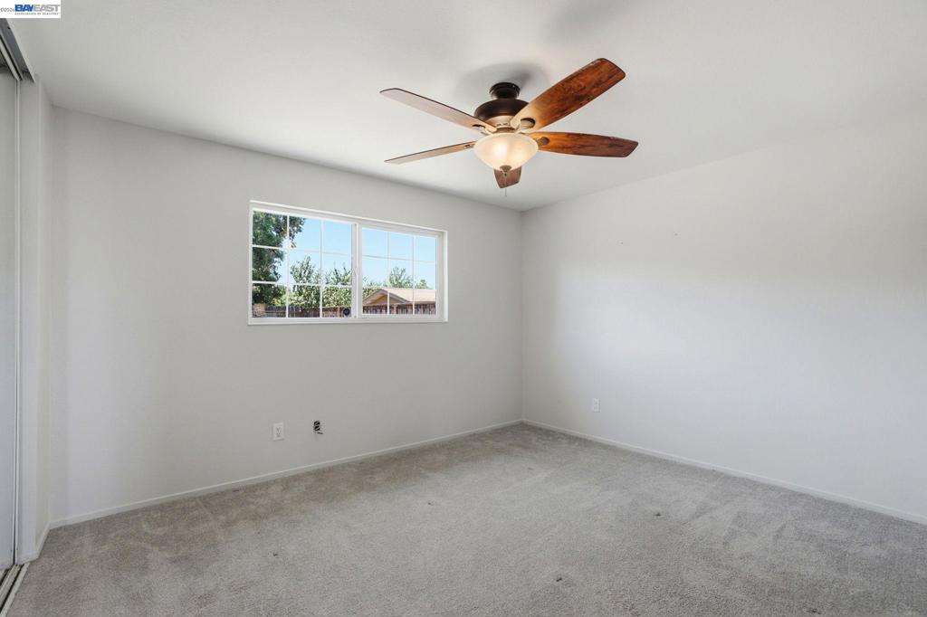 1087 Jensen Dr Property Photo 12