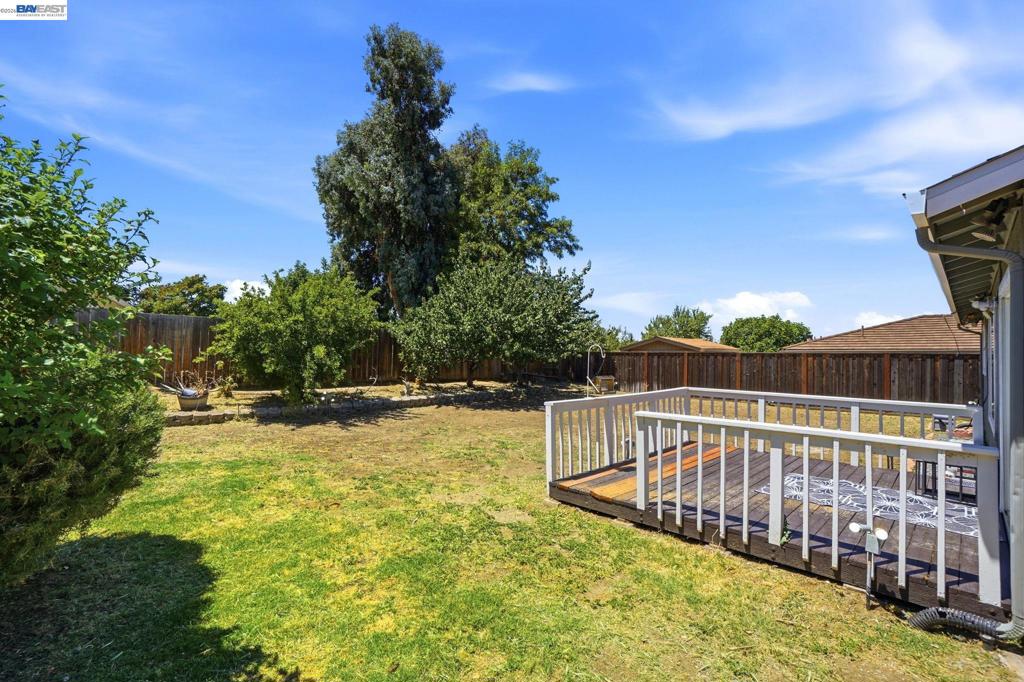 1087 Jensen Dr Property Photo 19
