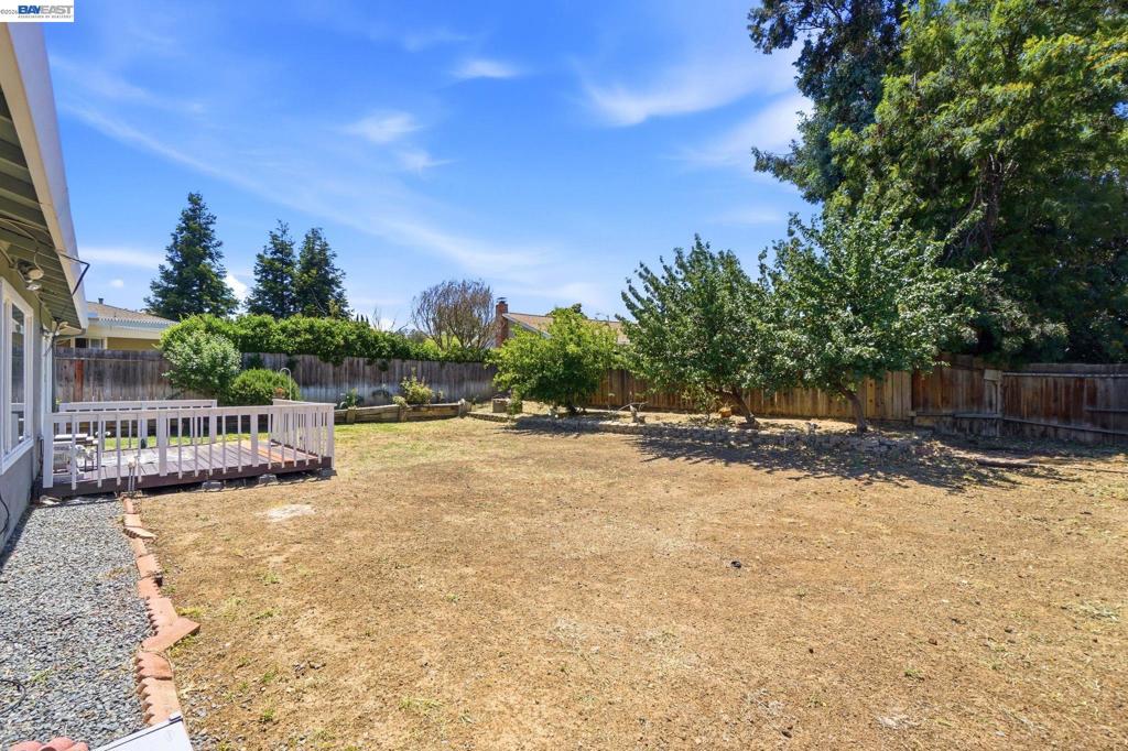 1087 Jensen Dr Property Photo 21