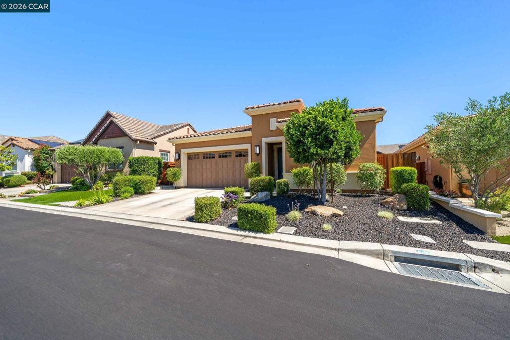 1929 Burgundy Lane Property Photo 4