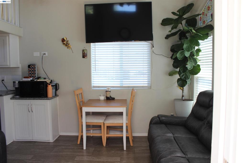 621 E Lockeford Street Property Photo 2