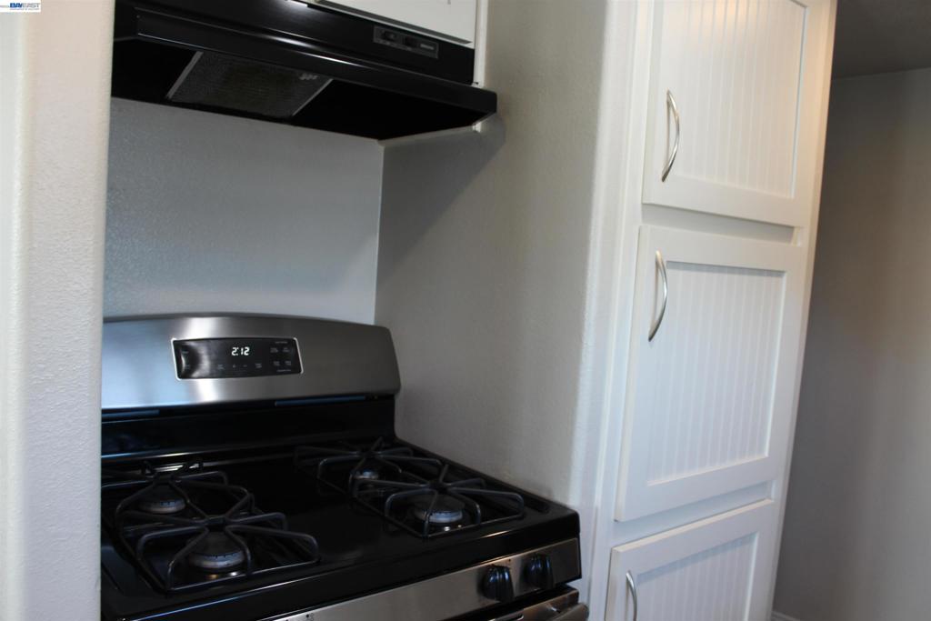 621 E Lockeford Street Property Photo 6