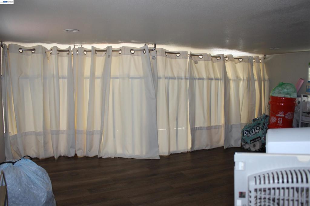 621 E Lockeford Street Property Photo 13