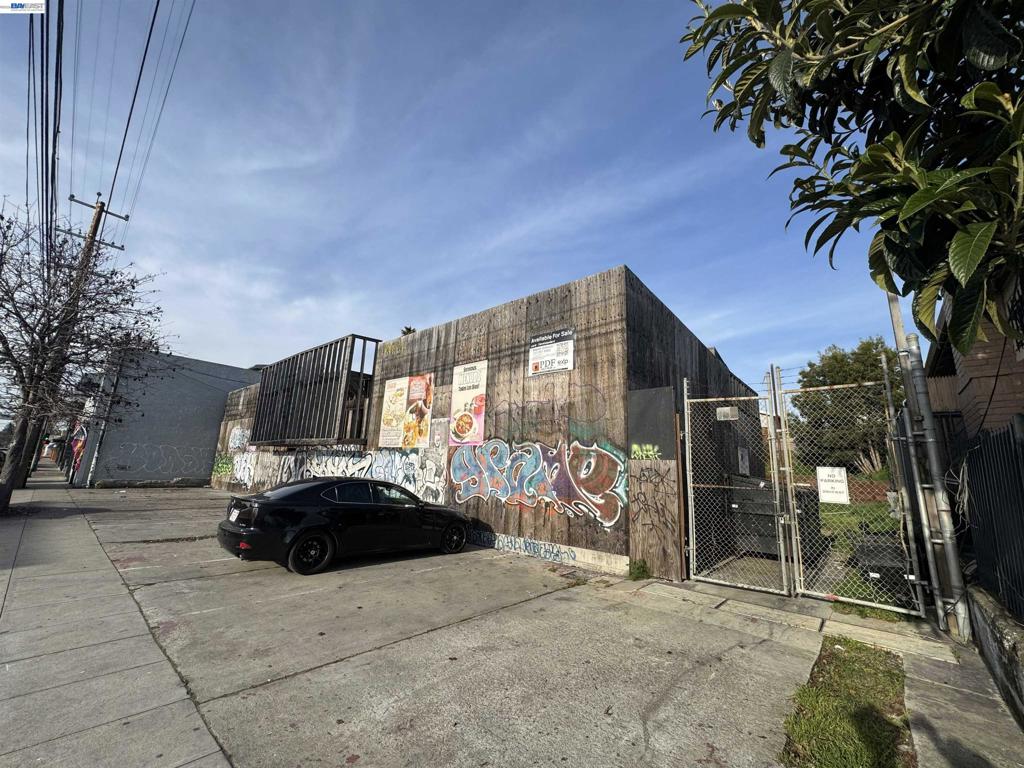 4010 Foothill Blvd Property Photo 1