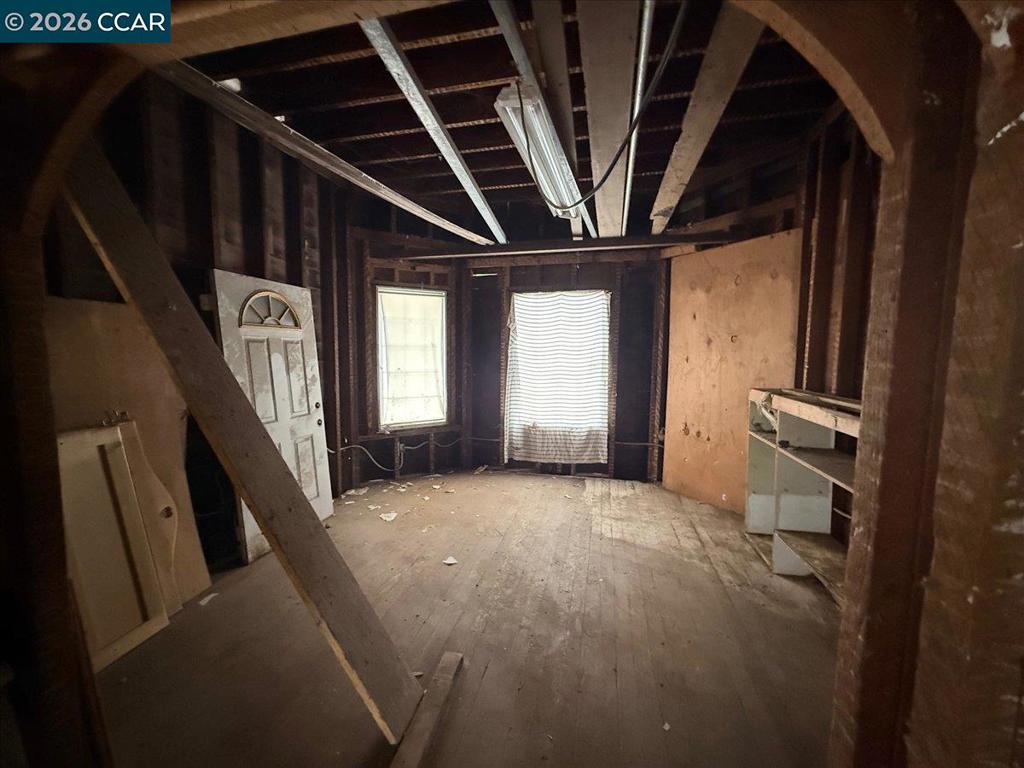 151 S 3rd Ave Property Photo 5