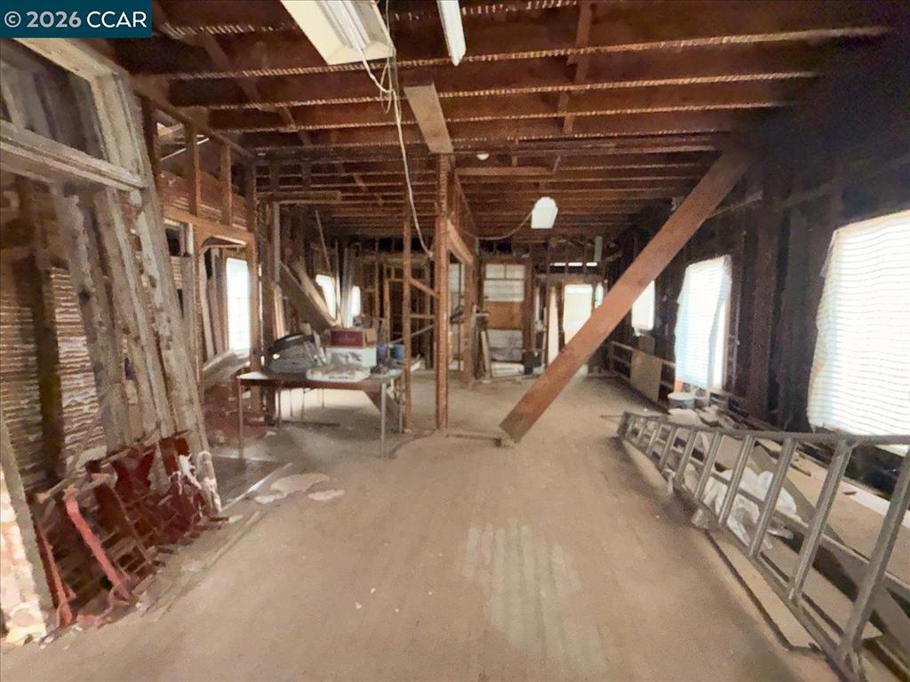151 S 3rd Ave Property Photo 6