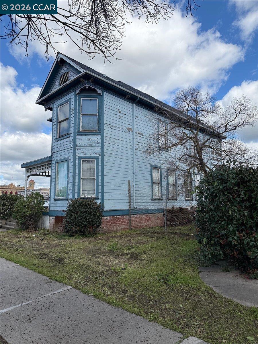 151 S 3rd Ave Property Photo 32