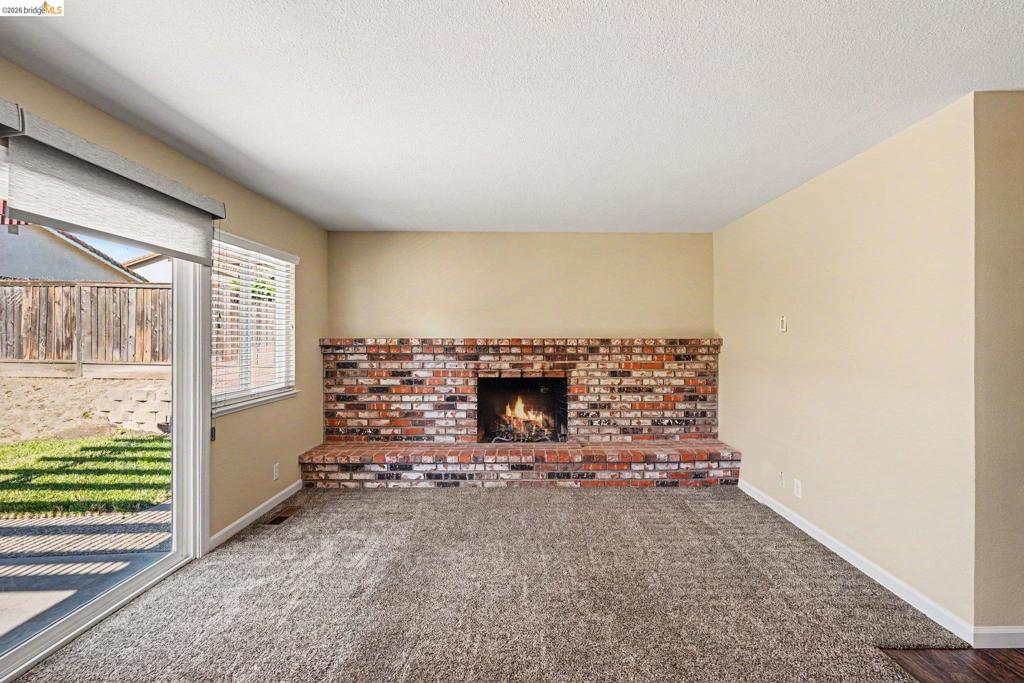 1627 Geyser Cir Property Photo 6