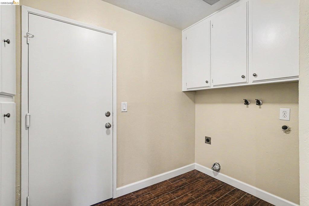 1627 Geyser Cir Property Photo 14