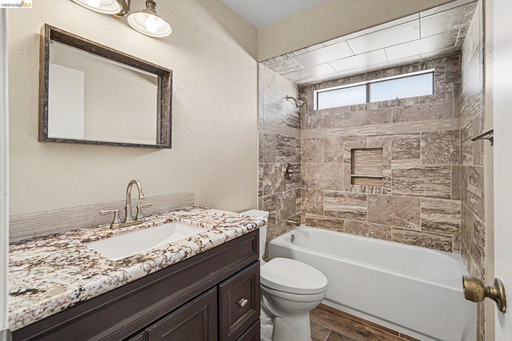 1627 Geyser Cir Property Photo 21