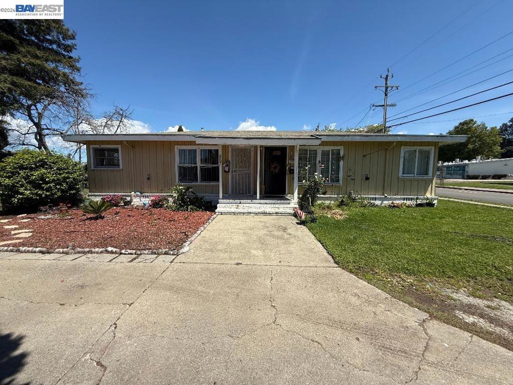 857 Longwood Ave Property Photo 1