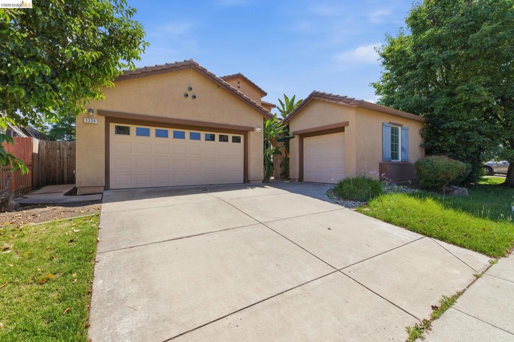 3338 La Cadena Way Property Photo 2