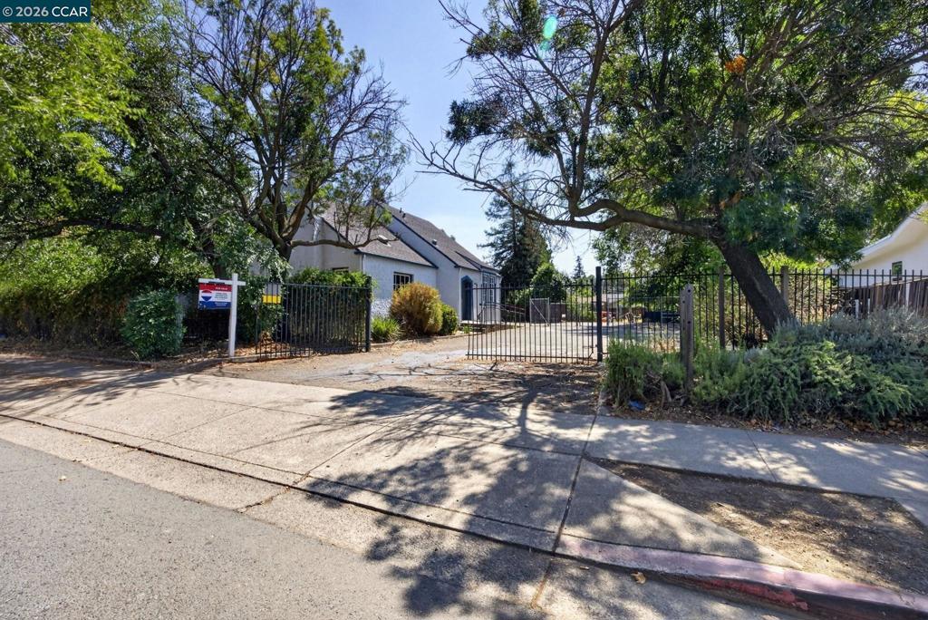 2924 Clayton Rd Property Photo 3