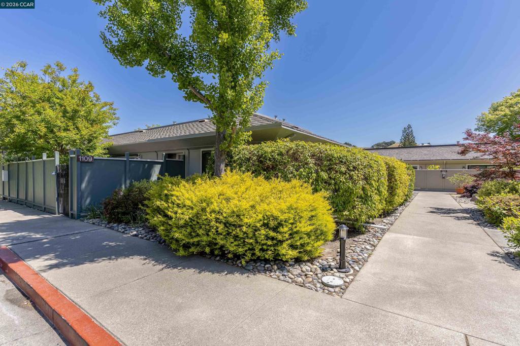 1109 Golden Rain Rd 4 Property Photo 41