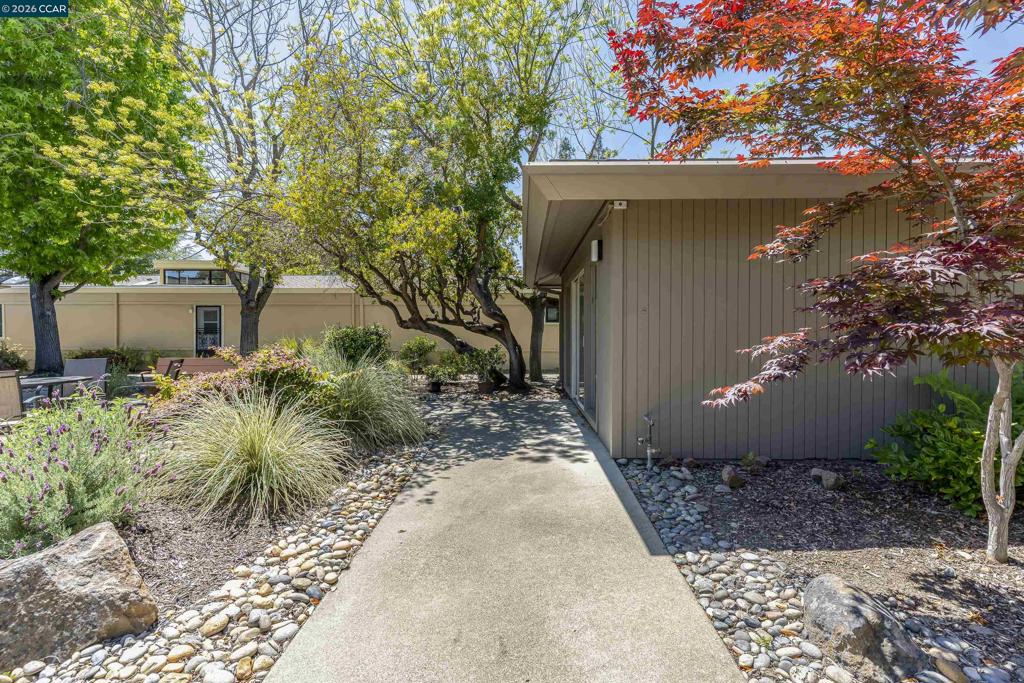 1109 Golden Rain Rd 4 Property Photo 44