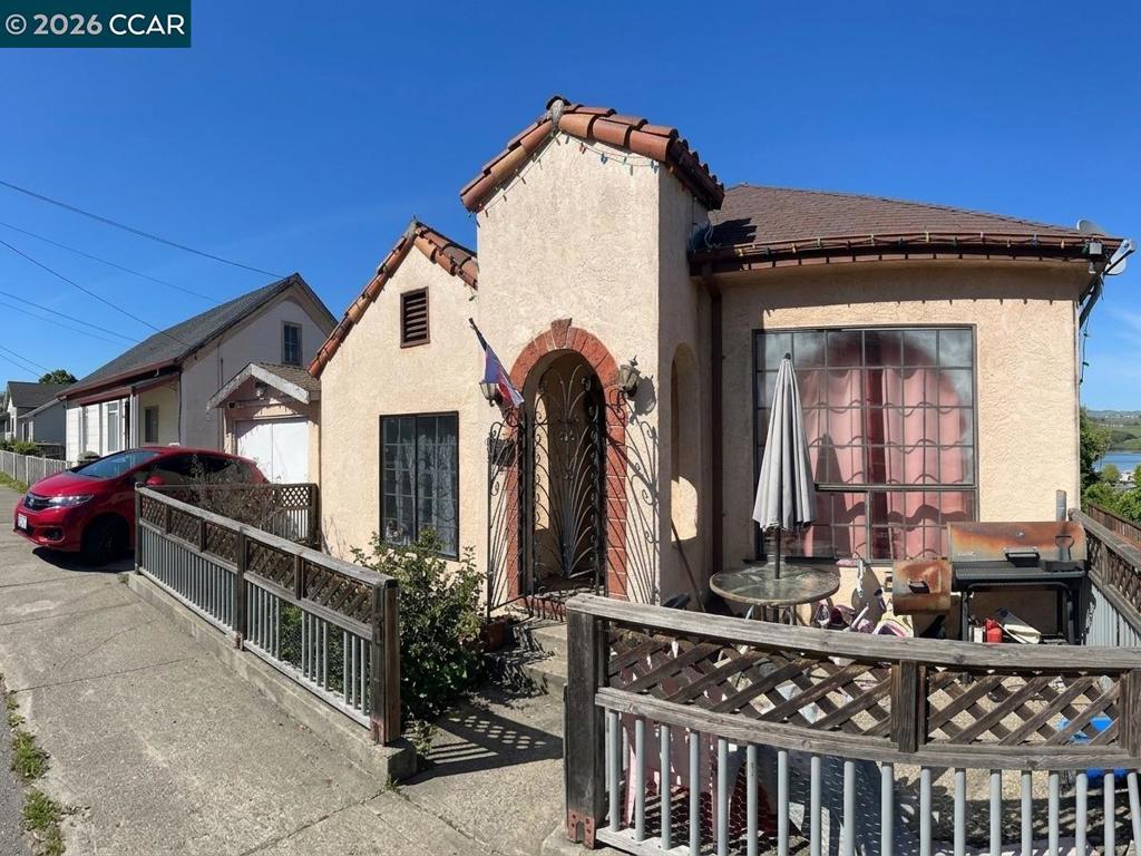 1324 Francis St Property Photo 3