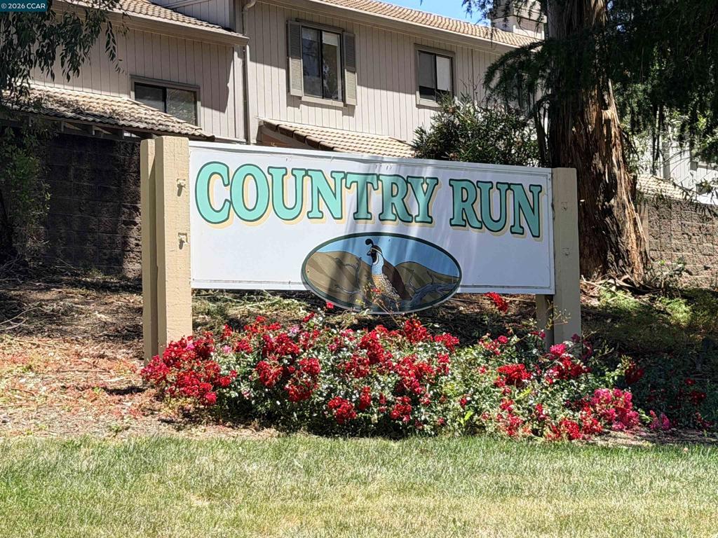 886 Valley Run Property Photo 2