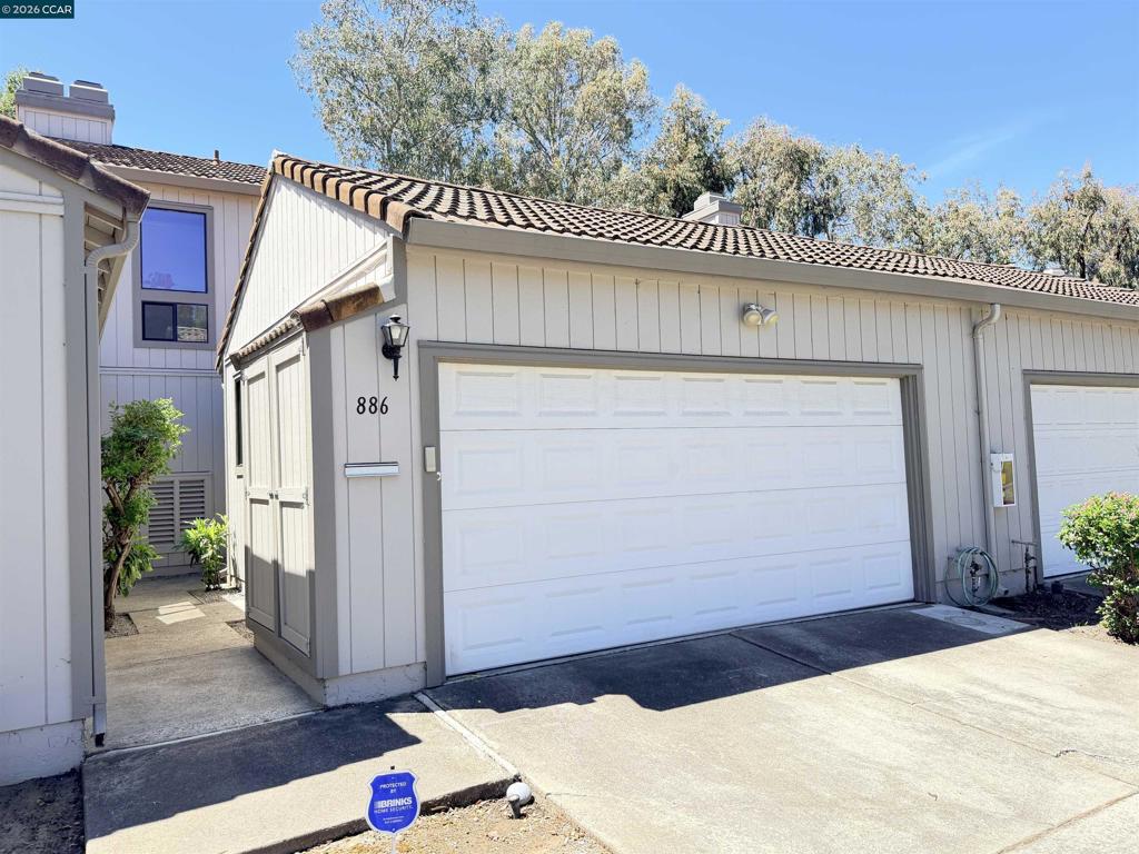 886 Valley Run Property Photo 3