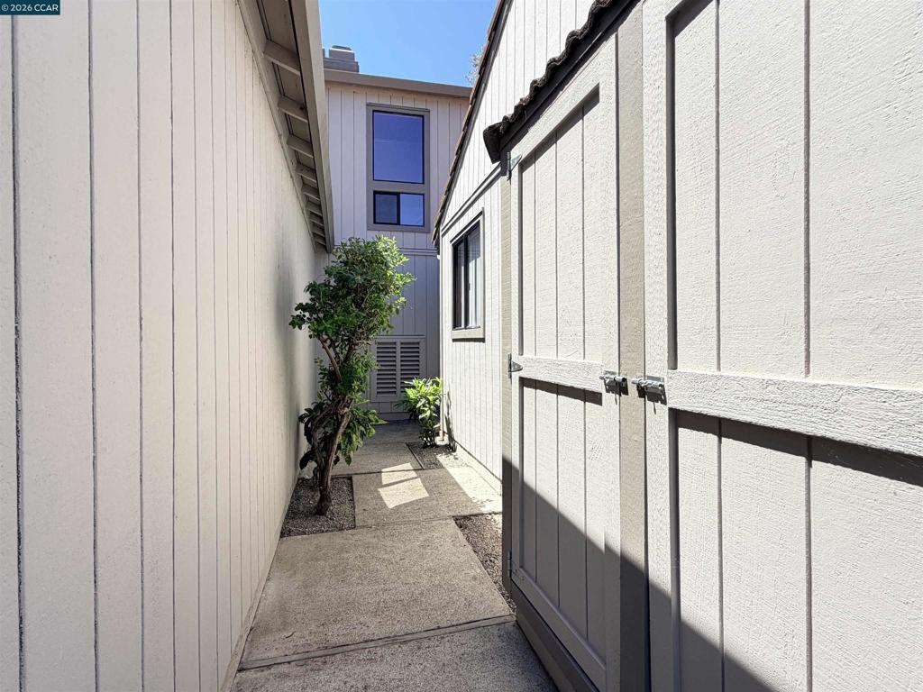 886 Valley Run Property Photo 4