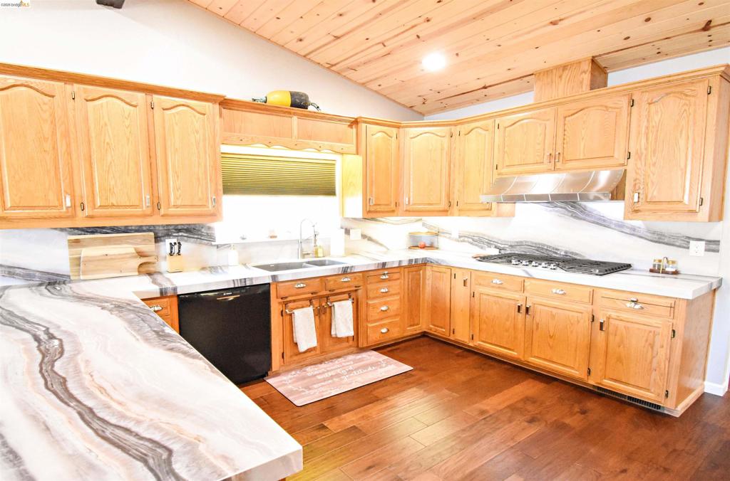 20595 Lori Ln Property Photo 13