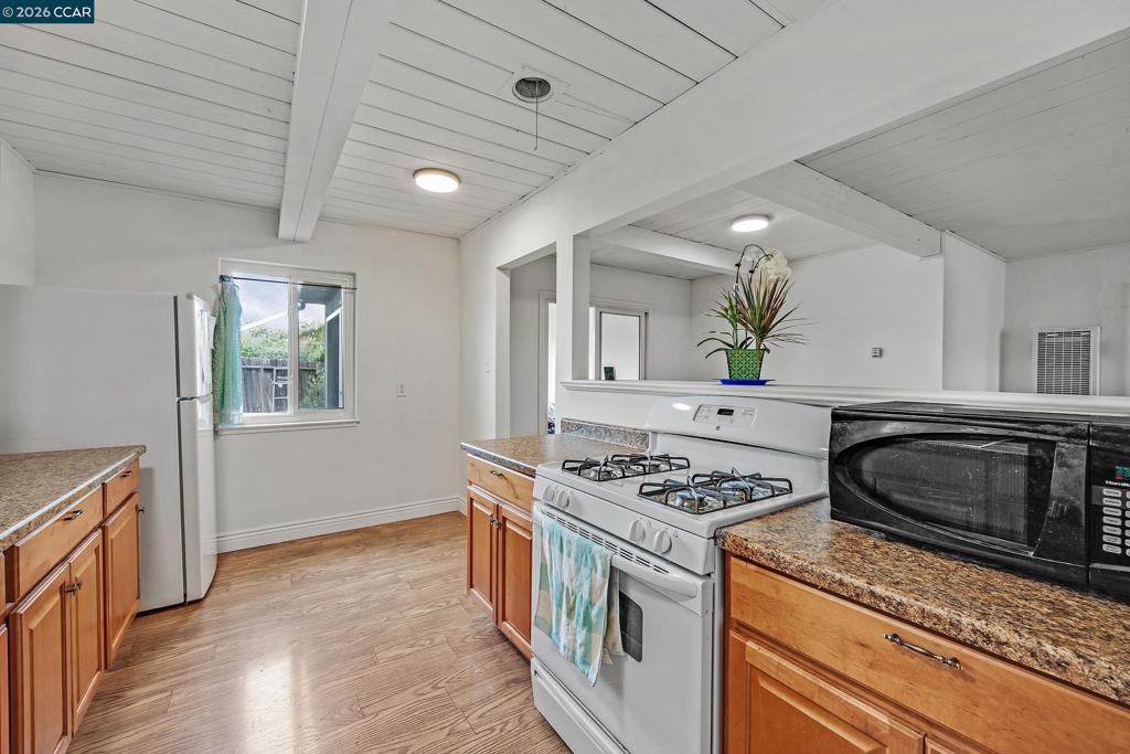 2868 Avon Avenue Property Photo 7