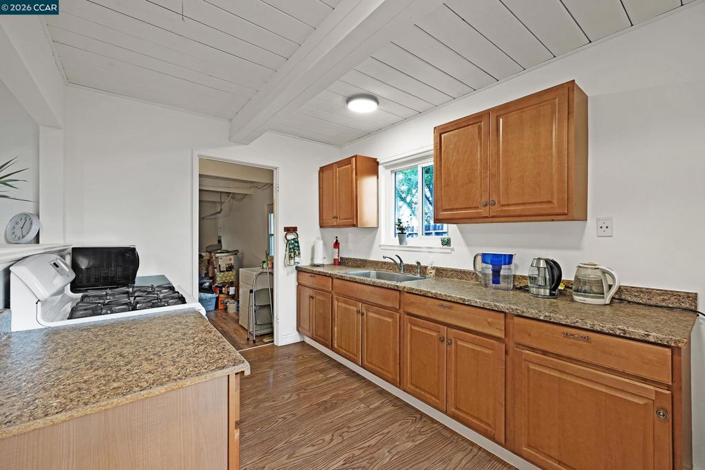 2868 Avon Avenue Property Photo 9