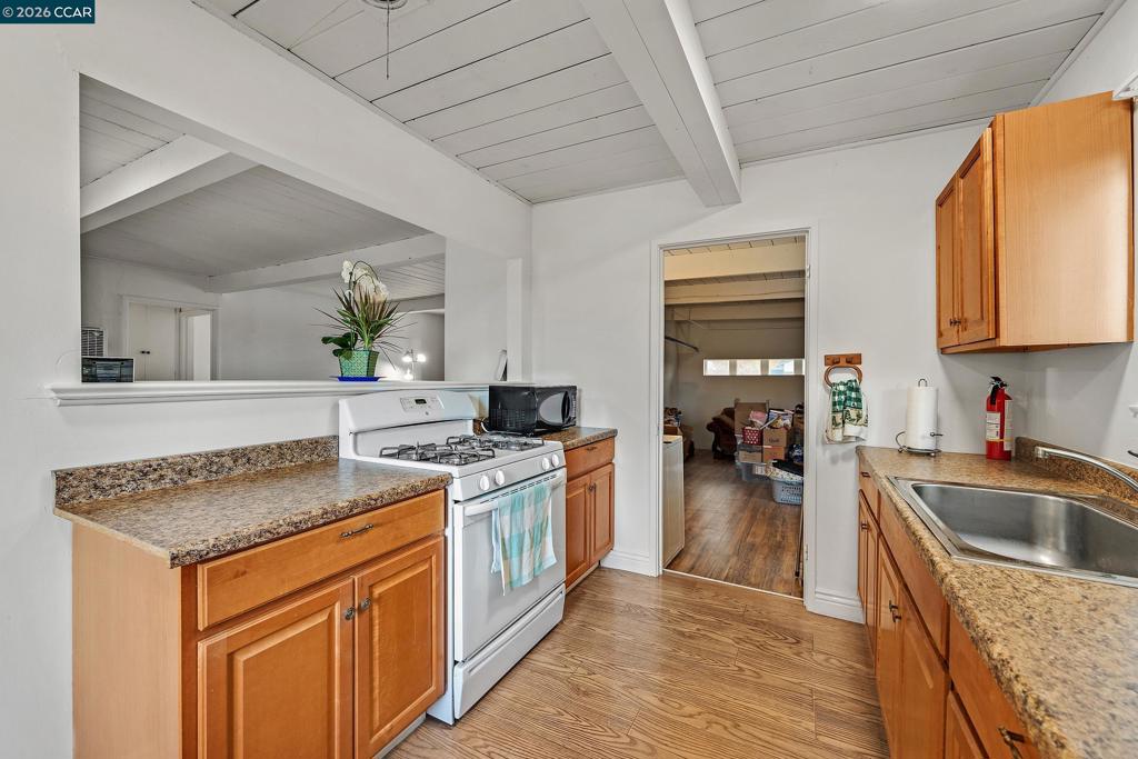 2868 Avon Avenue Property Photo 31
