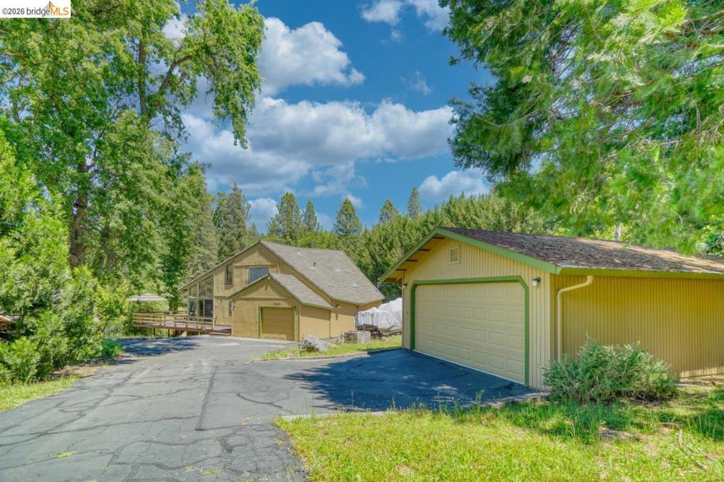 20901 Big Foot Ct. Property Photo 3