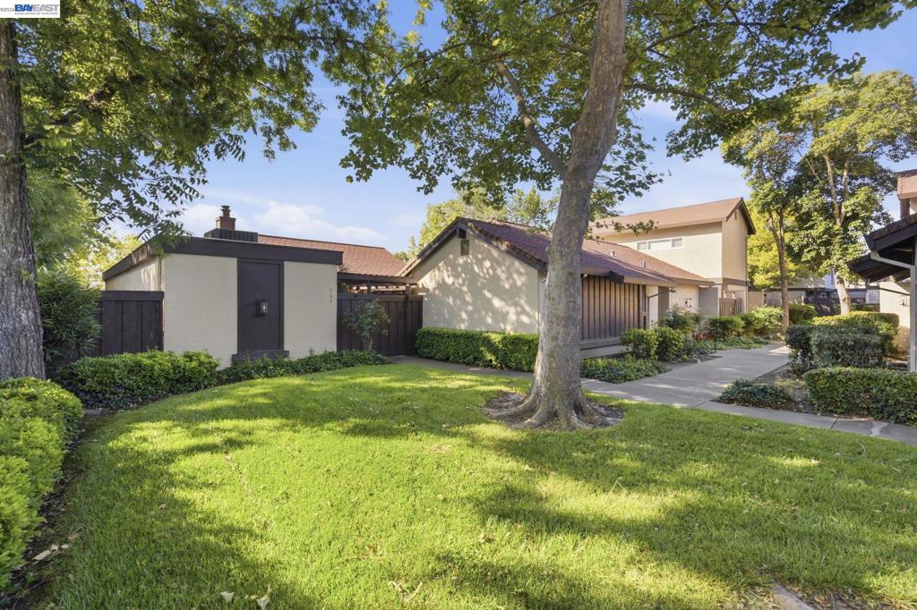 165 Fairoaks Dr Property Photo 4