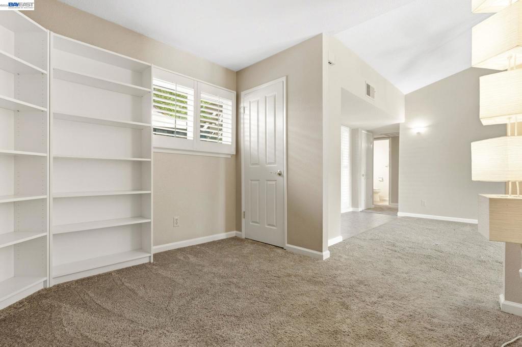 165 Fairoaks Dr Property Photo 10