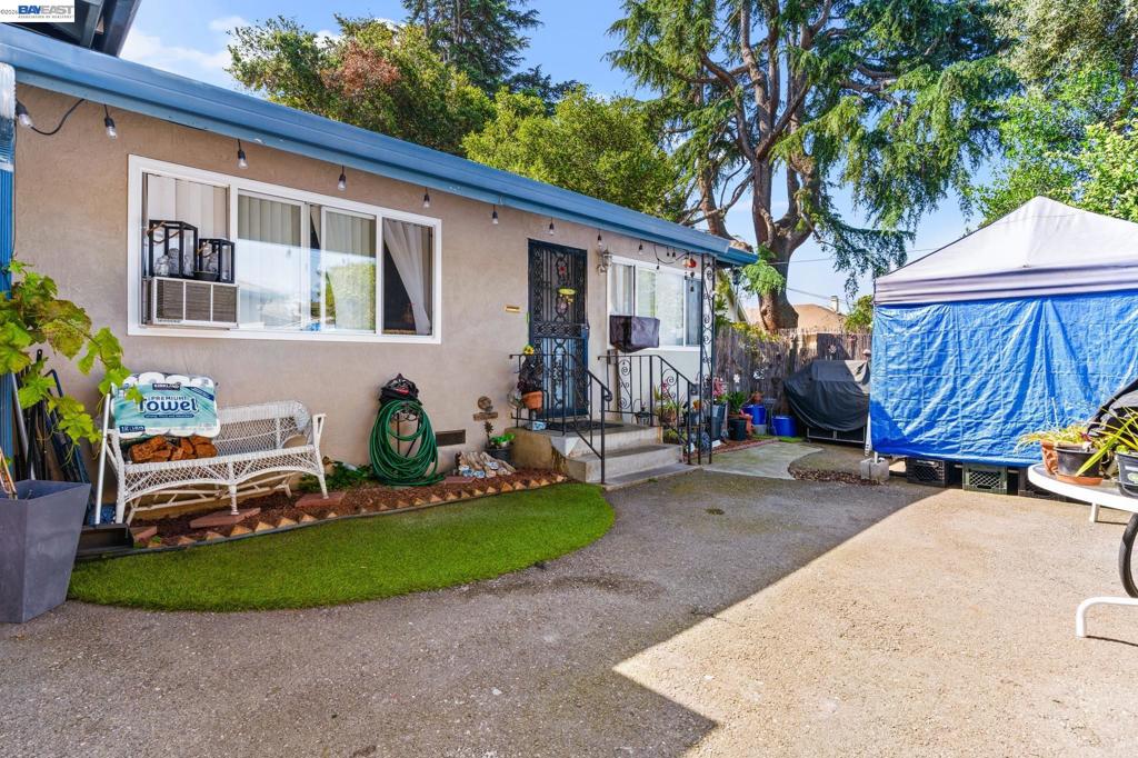 1251 Bellina St Property Photo 5