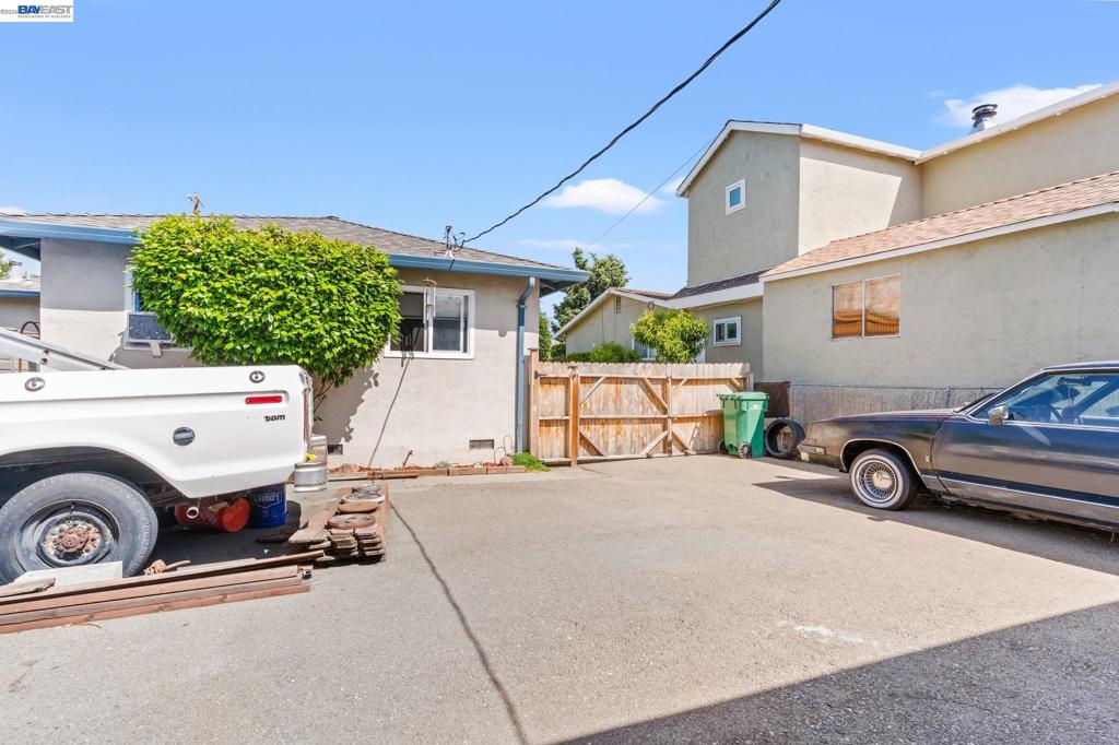 1251 Bellina St Property Photo 6