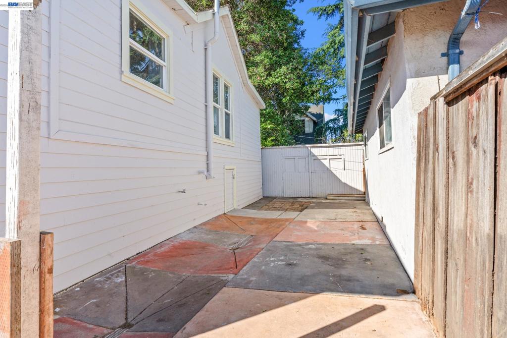 1251 Bellina St Property Photo 38