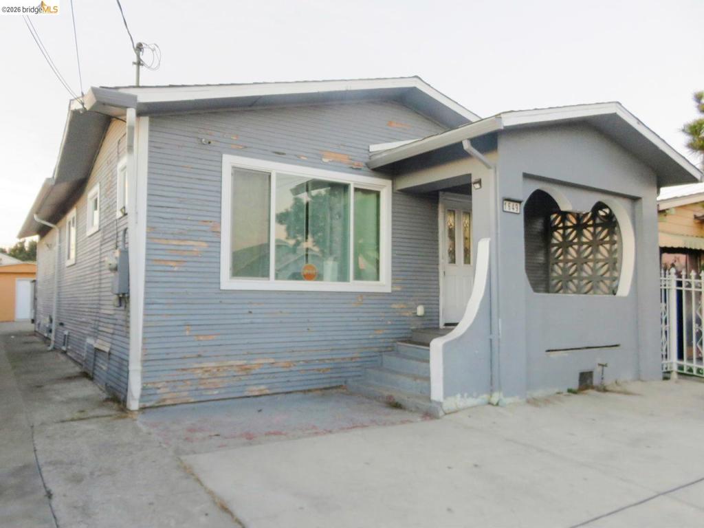 1649 72nd Ave Property Photo 1