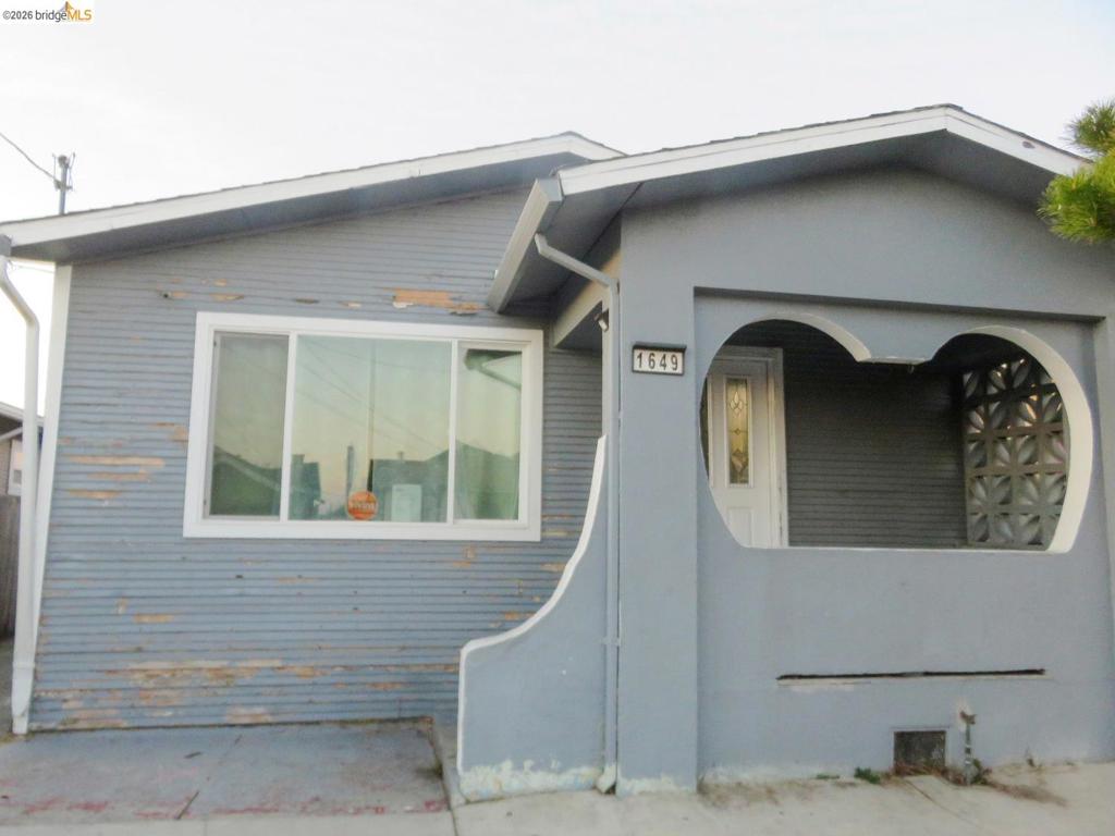1649 72nd Ave Property Photo 2