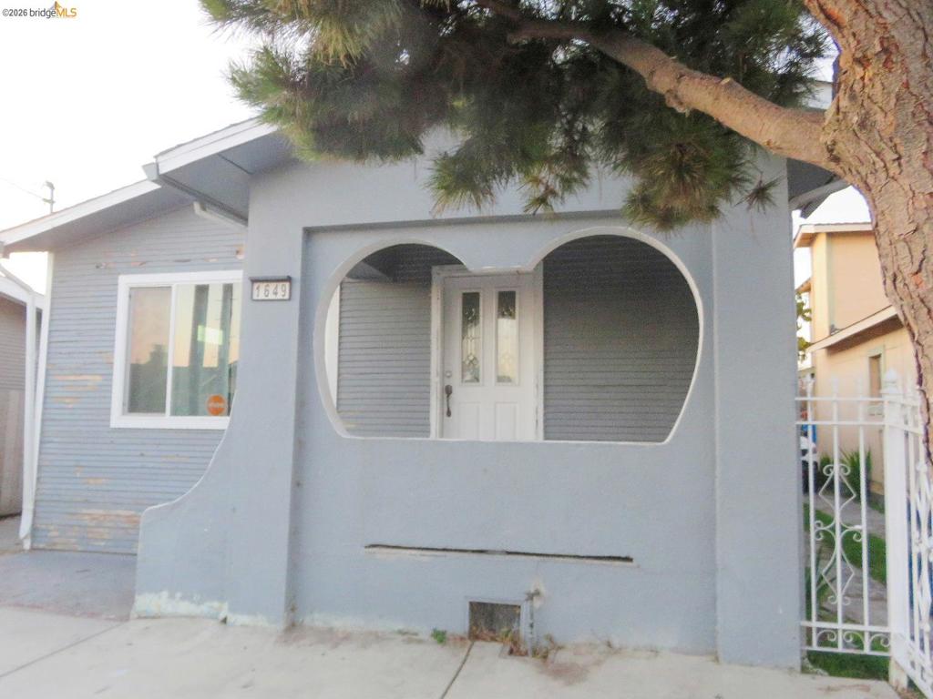 1649 72nd Ave Property Photo 3