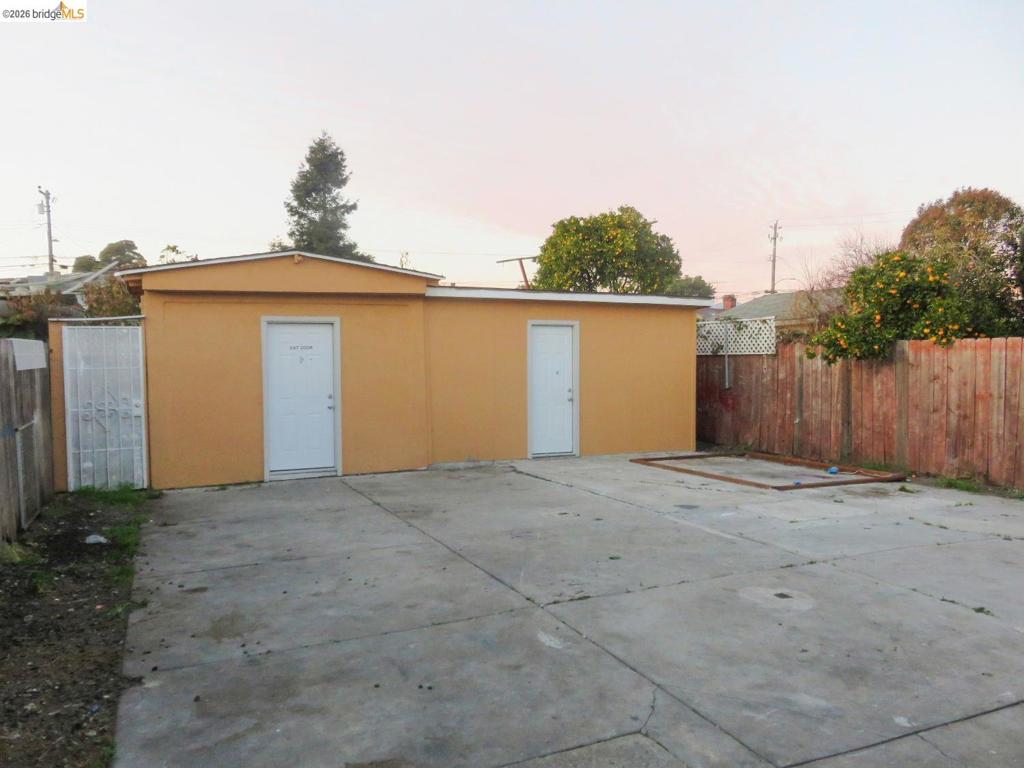 1649 72nd Ave Property Photo 6