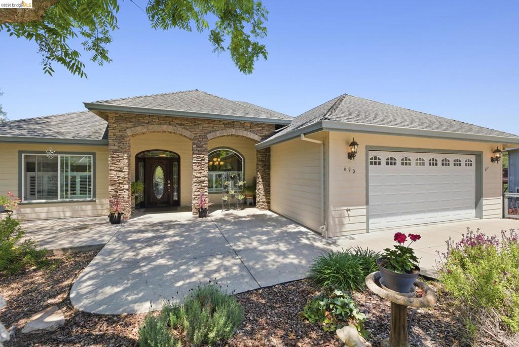 690 Golden Gate Circle Property Photo 1