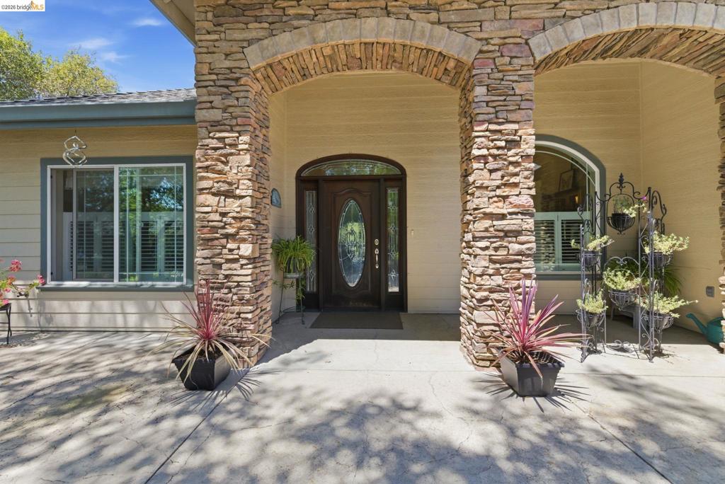 690 Golden Gate Circle Property Photo 2