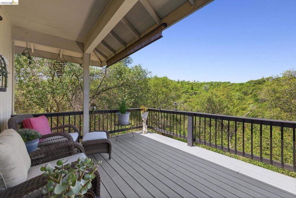 690 Golden Gate Circle Property Photo 3