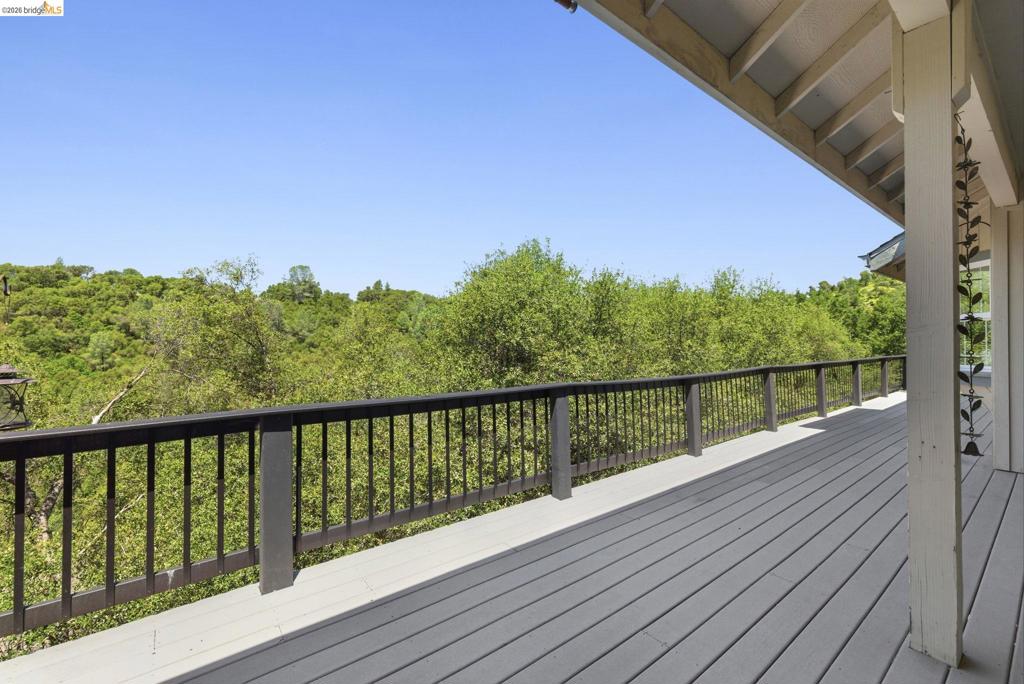 690 Golden Gate Circle Property Photo 4