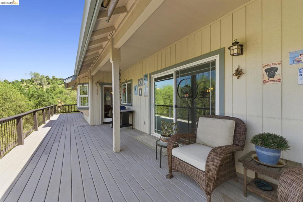 690 Golden Gate Circle Property Photo 5