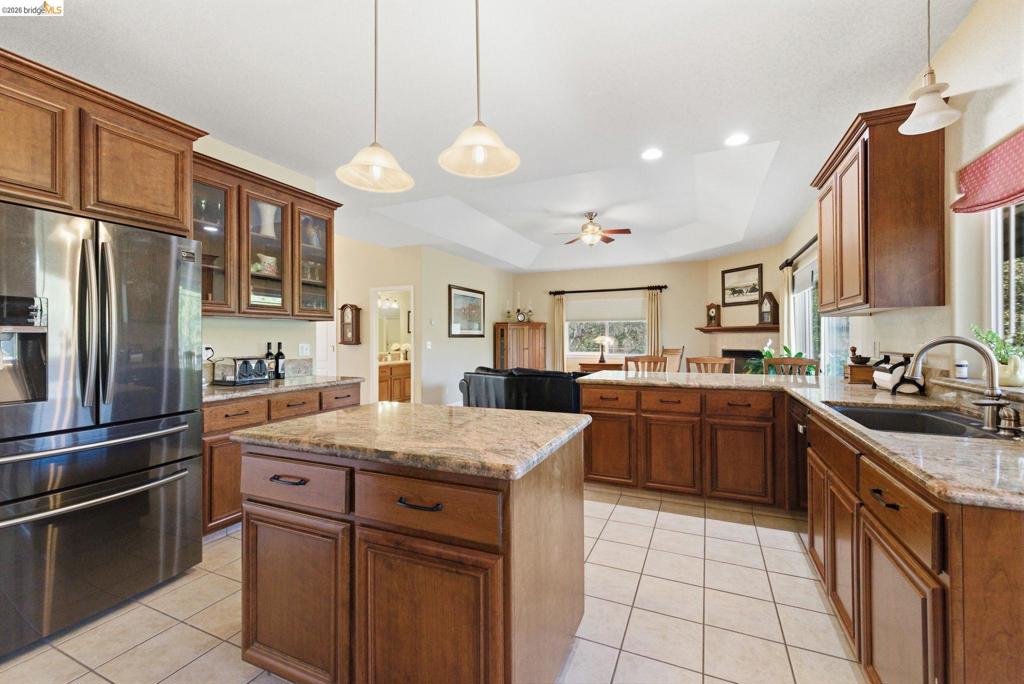 690 Golden Gate Circle Property Photo 12