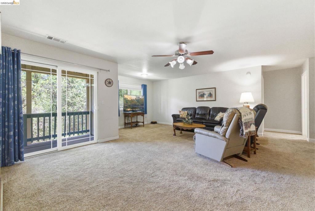 690 Golden Gate Circle Property Photo 24