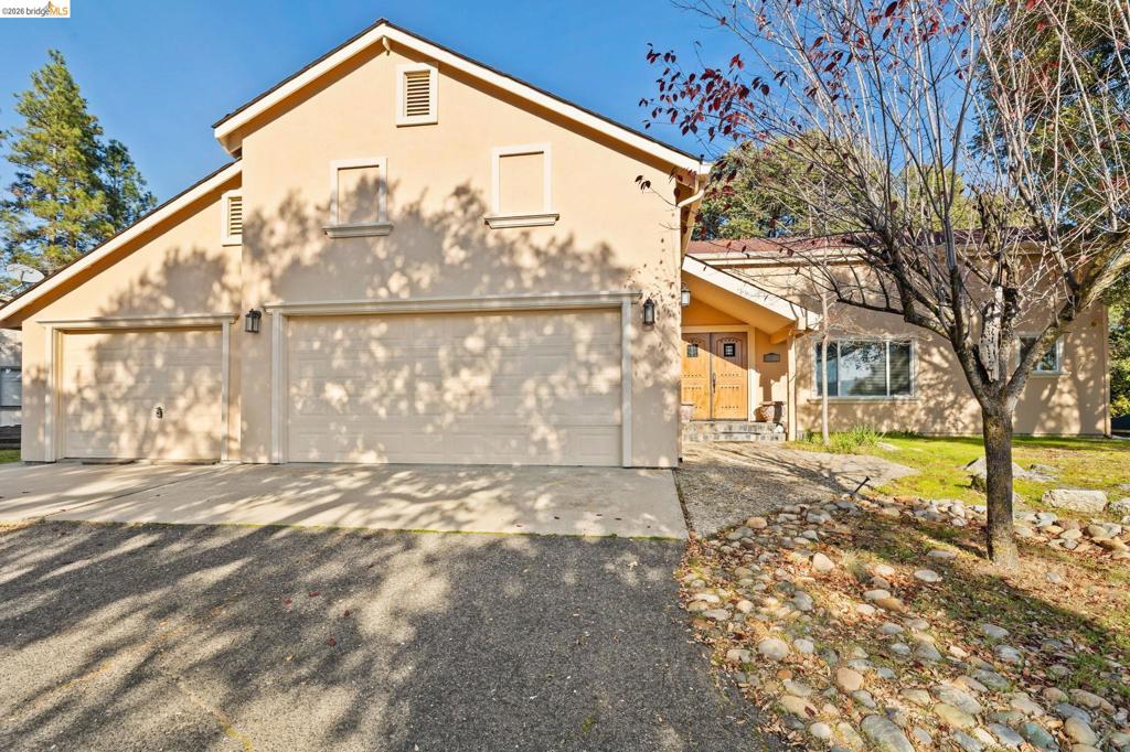 21916 Phoenix Lake Property Photo 2