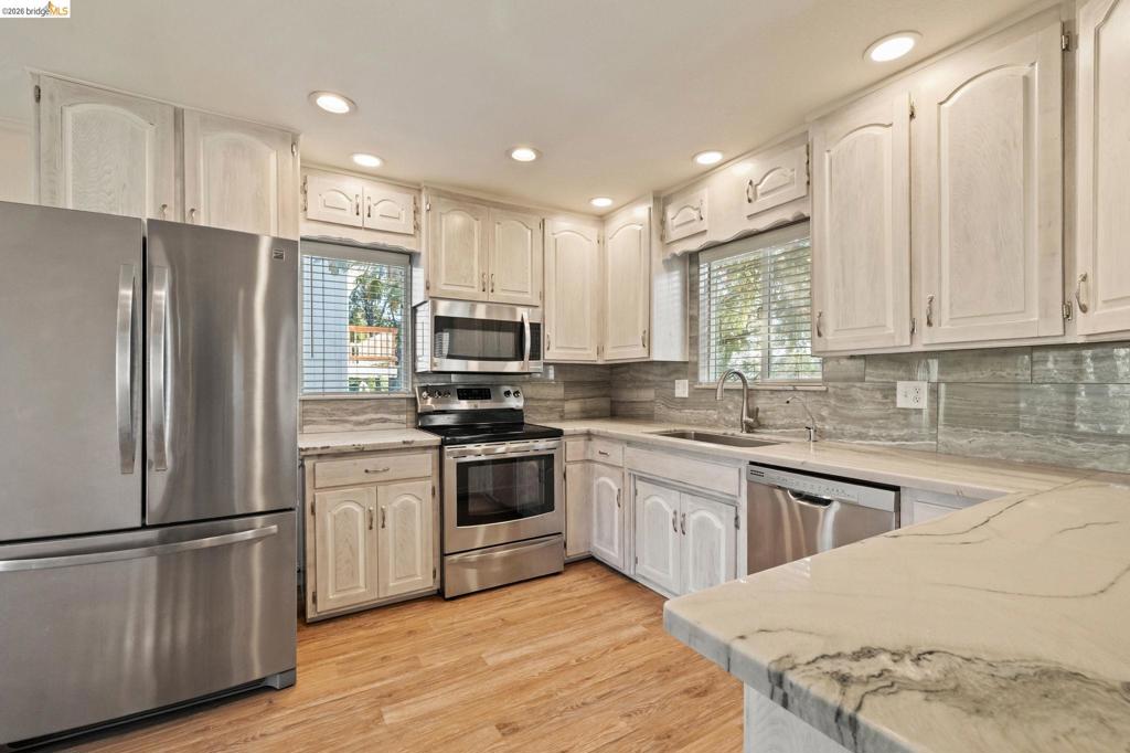 21916 Phoenix Lake Property Photo 12