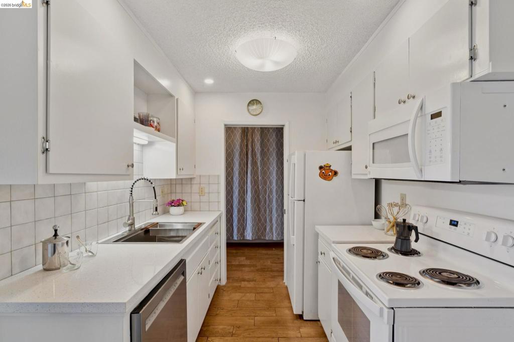 2 Panoramic Way 105 Property Photo 3