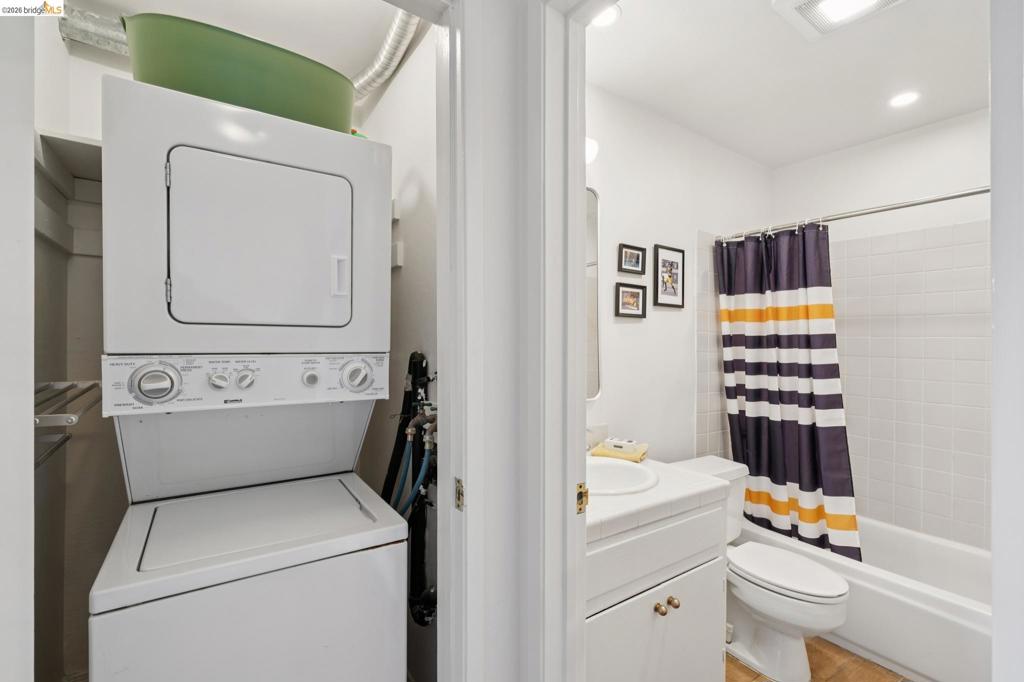 2 Panoramic Way 105 Property Photo 10