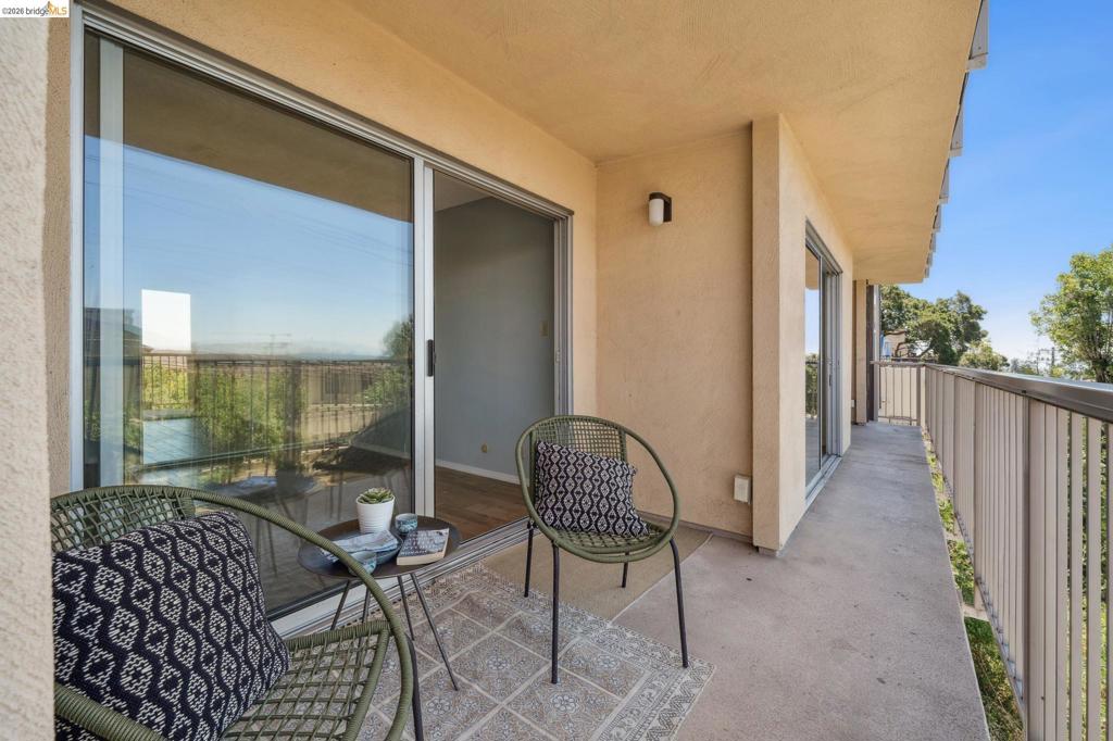 2 Panoramic Way 105 Property Photo 12